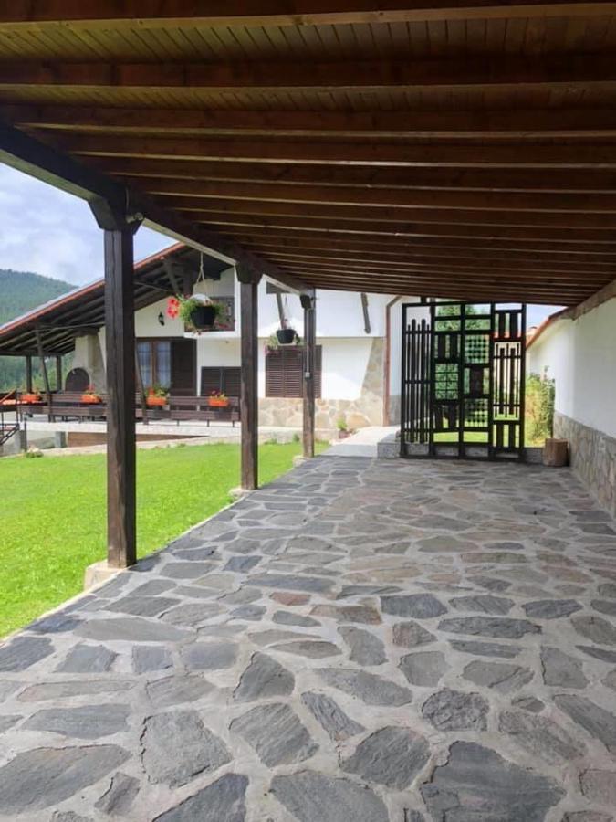 Paunovata Kesta Villa Asikoria ภายนอก รูปภาพ